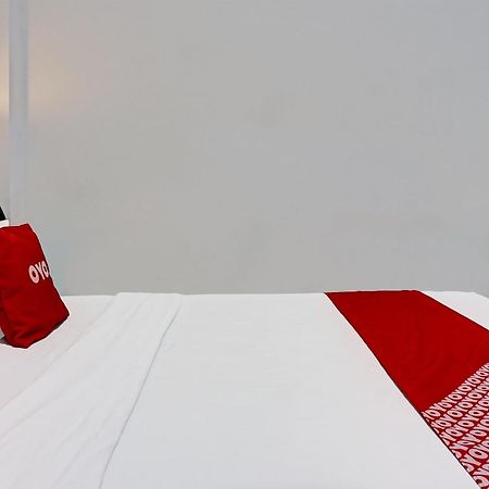 Oyo 91599 Penginapan Mutiara Madiun Ngoại thất bức ảnh