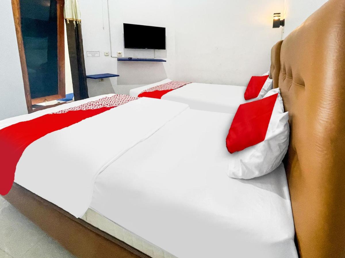 Oyo 91599 Penginapan Mutiara Madiun Hotel Ngoại thất bức ảnh