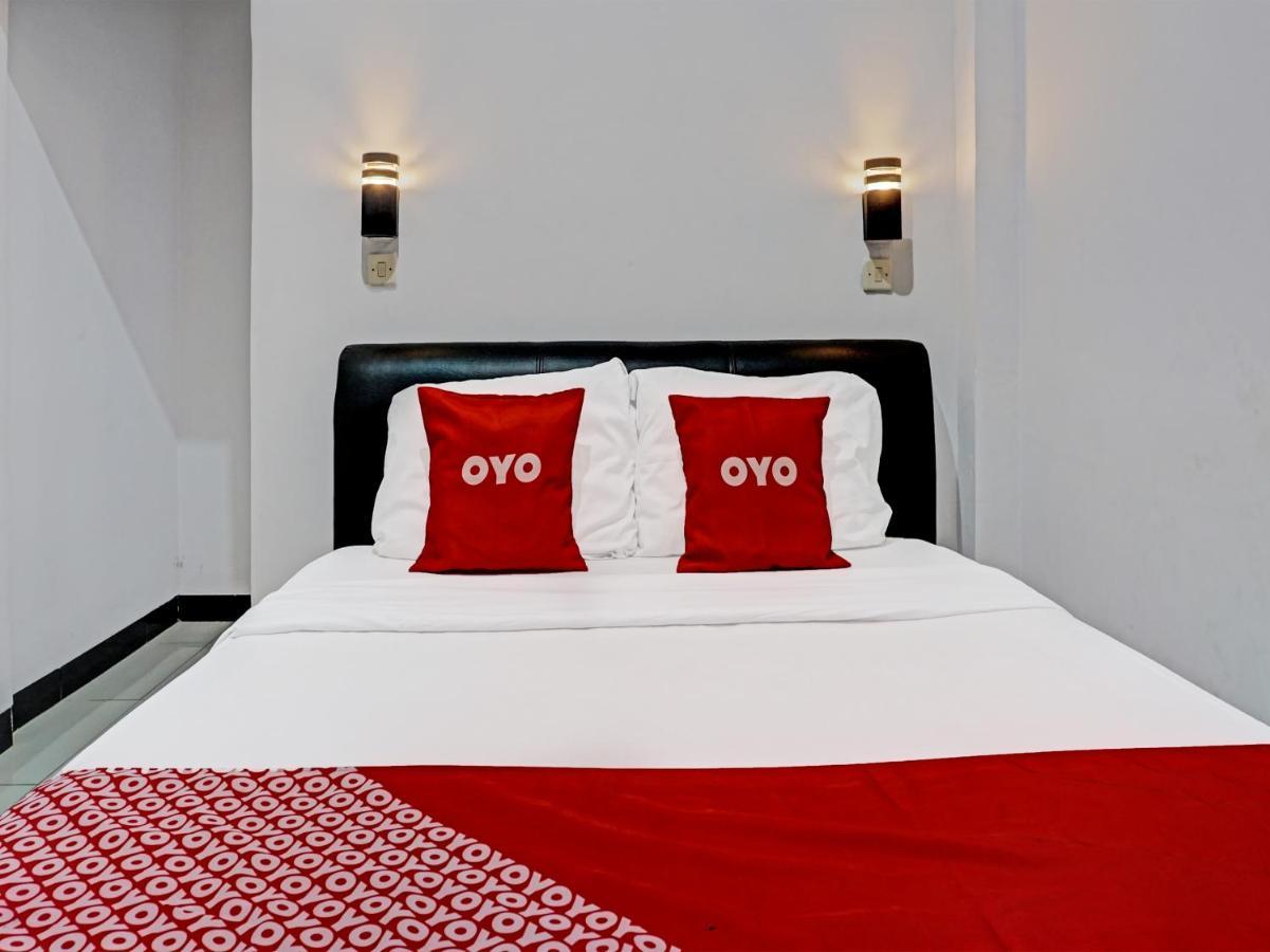 Oyo 91599 Penginapan Mutiara Madiun Hotel Ngoại thất bức ảnh