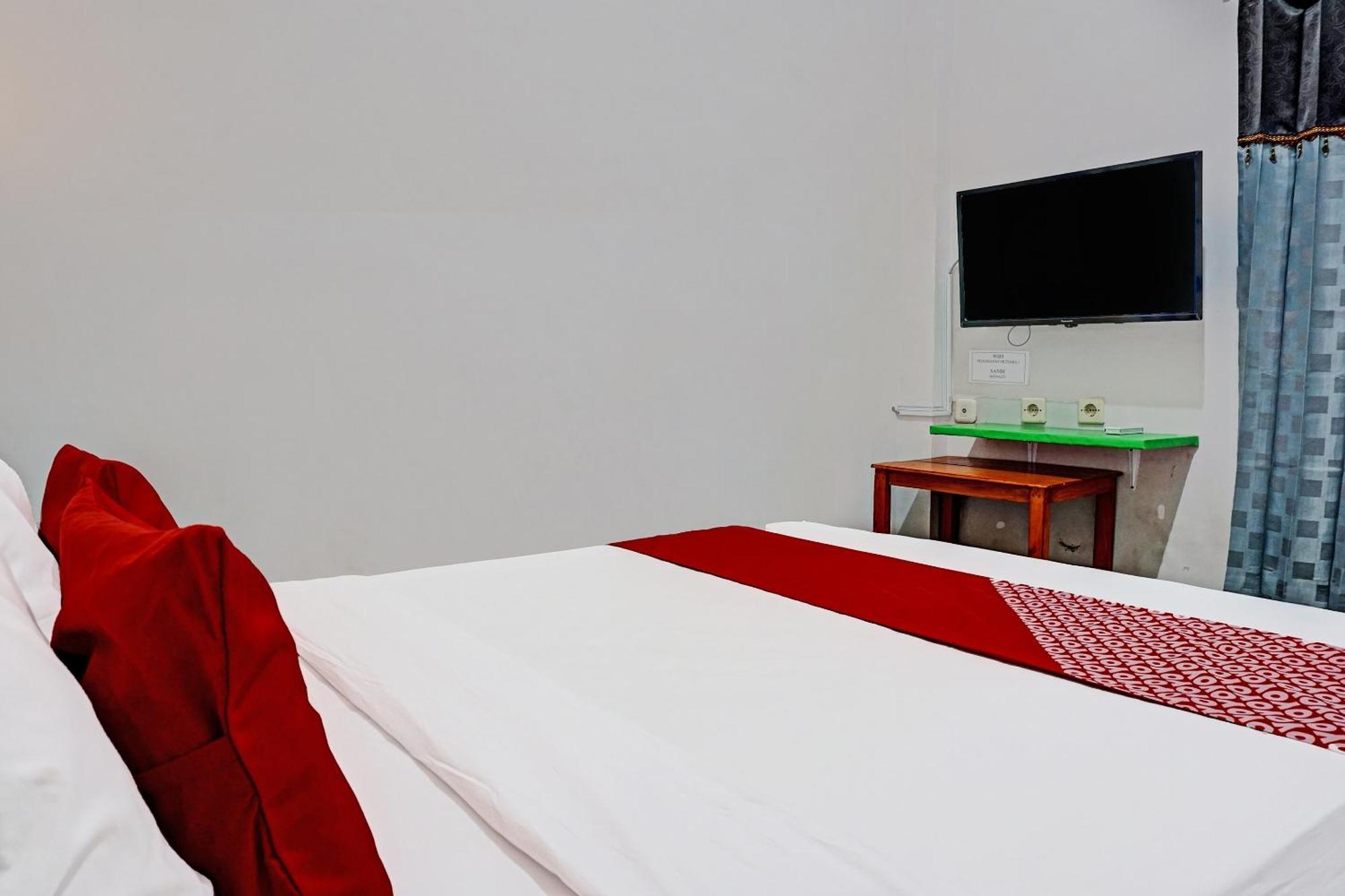 Oyo 91599 Penginapan Mutiara Madiun Ngoại thất bức ảnh
