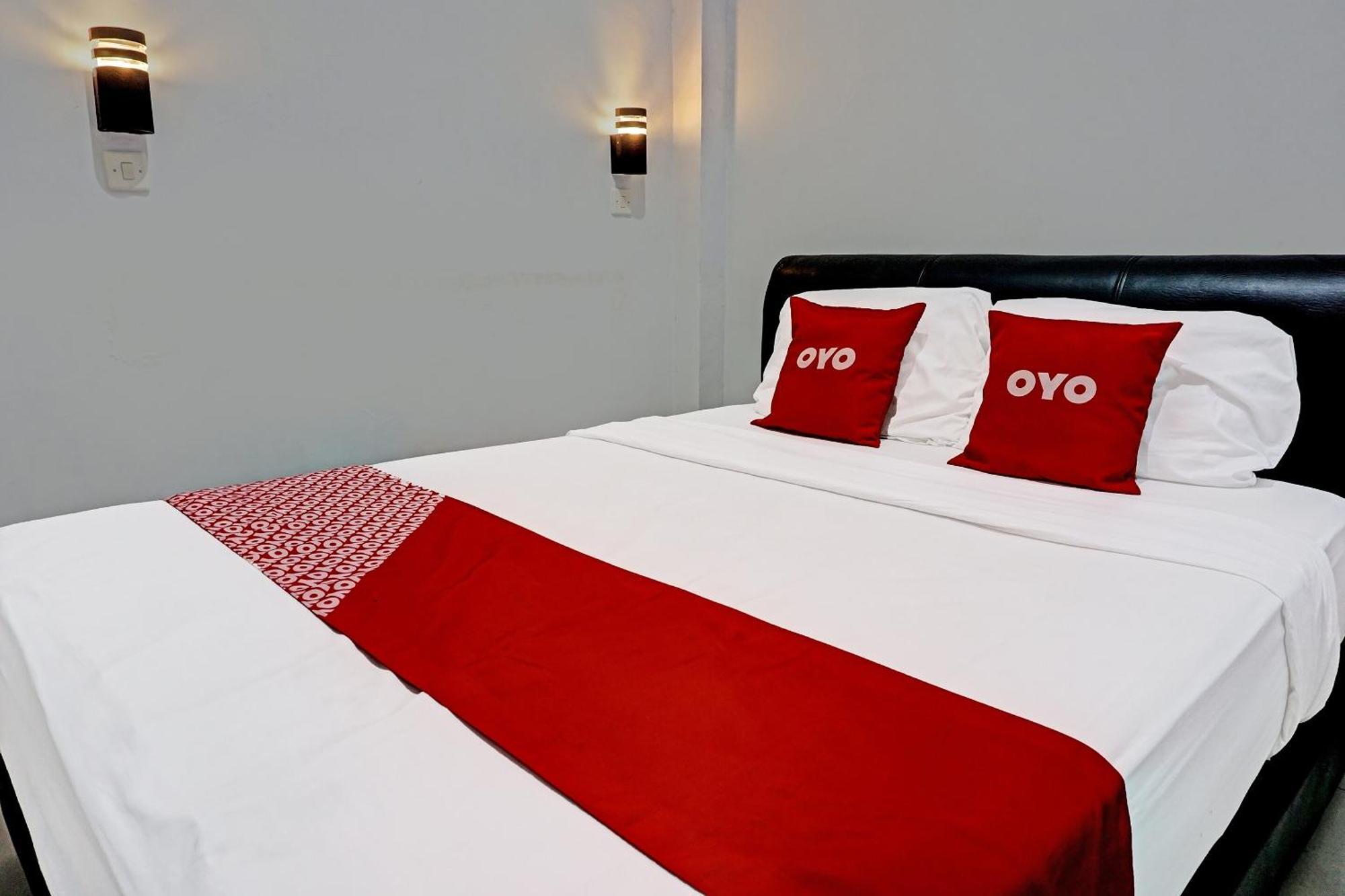 Oyo 91599 Penginapan Mutiara Madiun Ngoại thất bức ảnh