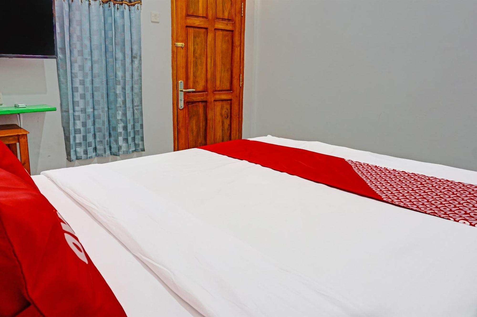 Oyo 91599 Penginapan Mutiara Madiun Ngoại thất bức ảnh