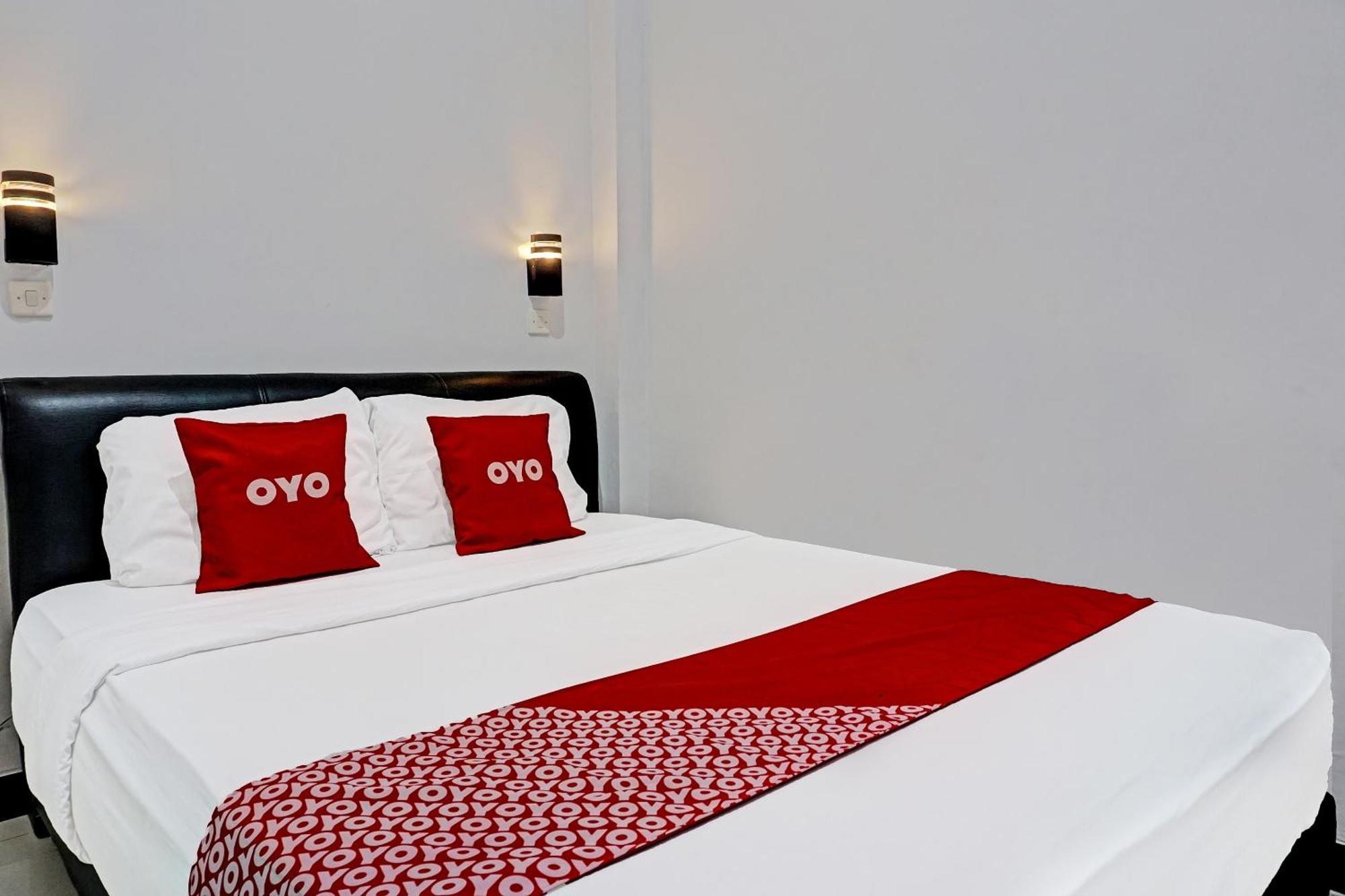 Oyo 91599 Penginapan Mutiara Madiun Ngoại thất bức ảnh