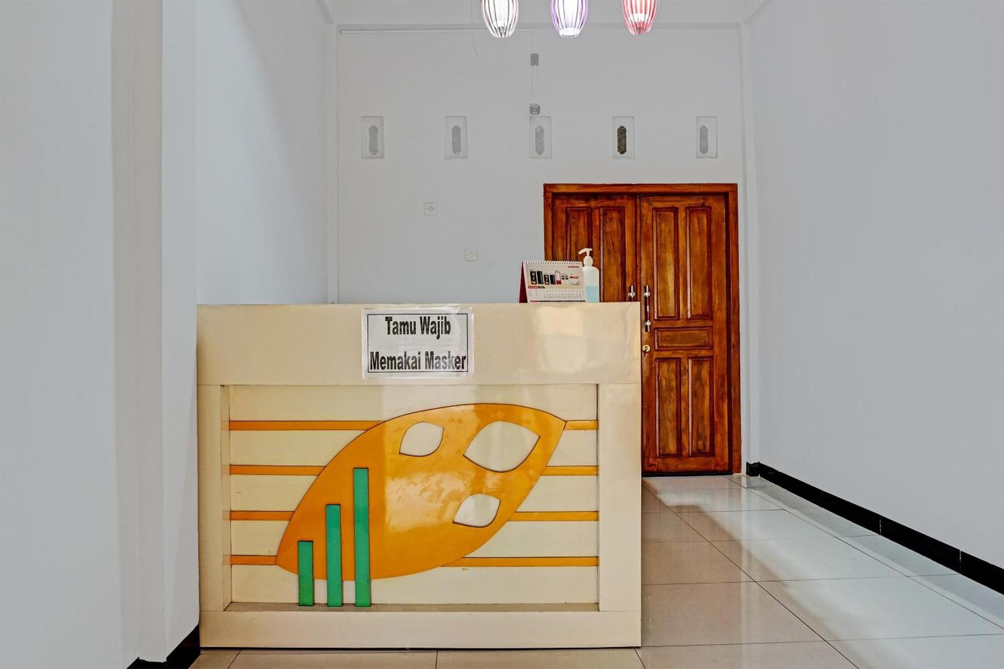 Oyo 91599 Penginapan Mutiara Madiun Ngoại thất bức ảnh