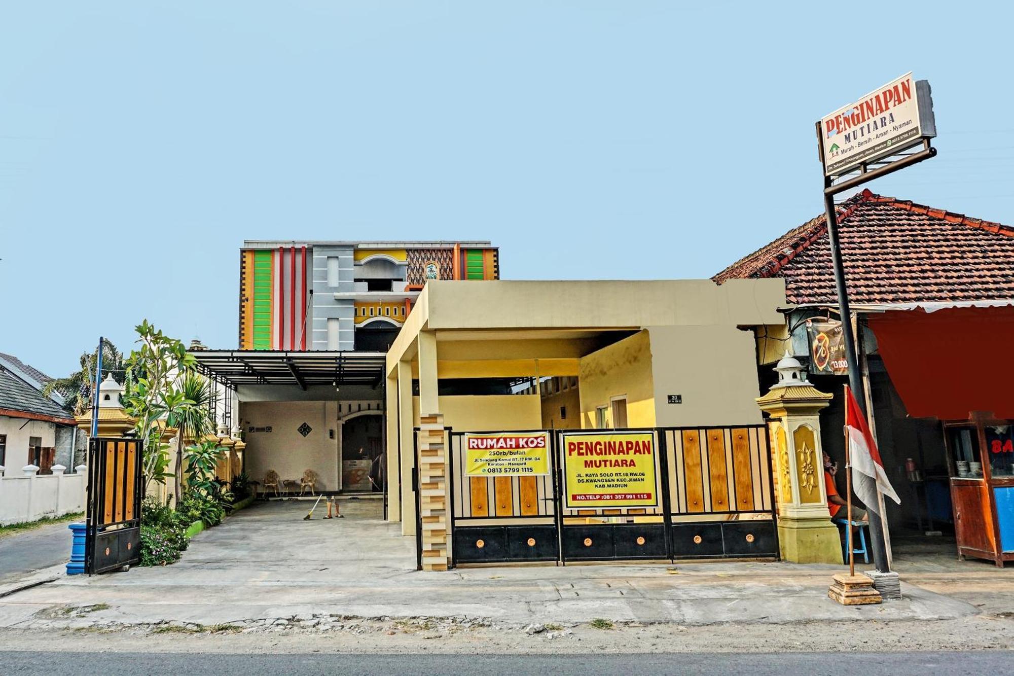 Oyo 91599 Penginapan Mutiara Madiun Ngoại thất bức ảnh