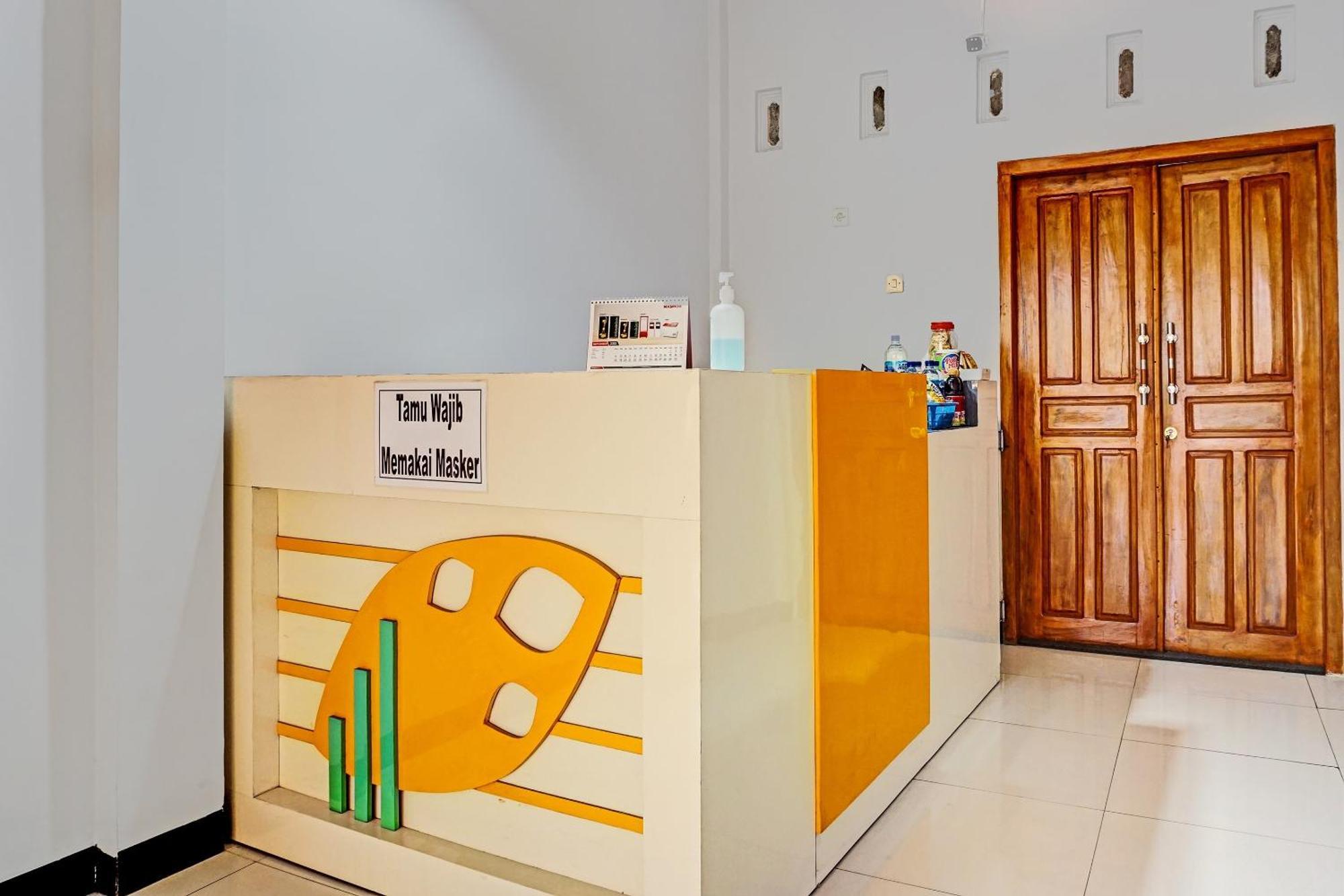 Oyo 91599 Penginapan Mutiara Madiun Ngoại thất bức ảnh