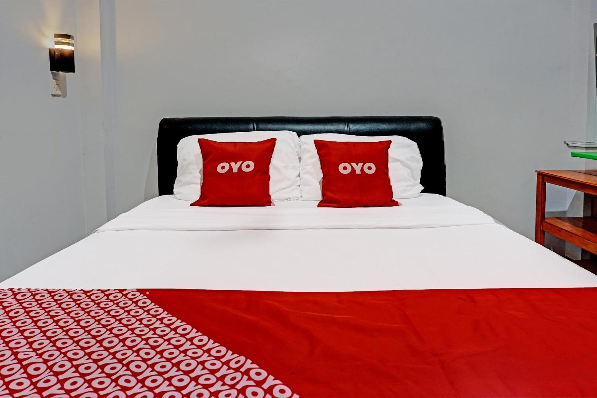 Oyo 91599 Penginapan Mutiara Madiun Ngoại thất bức ảnh