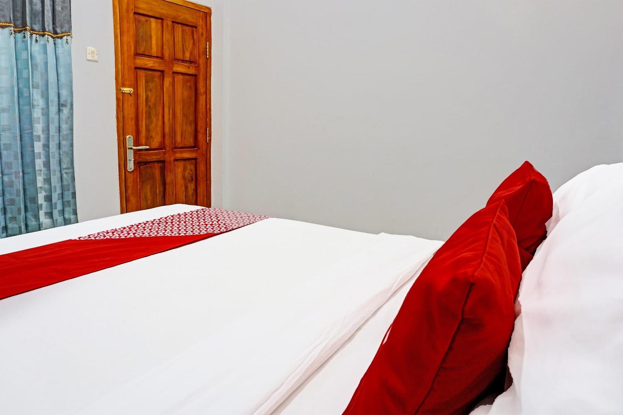 Oyo 91599 Penginapan Mutiara Madiun Ngoại thất bức ảnh