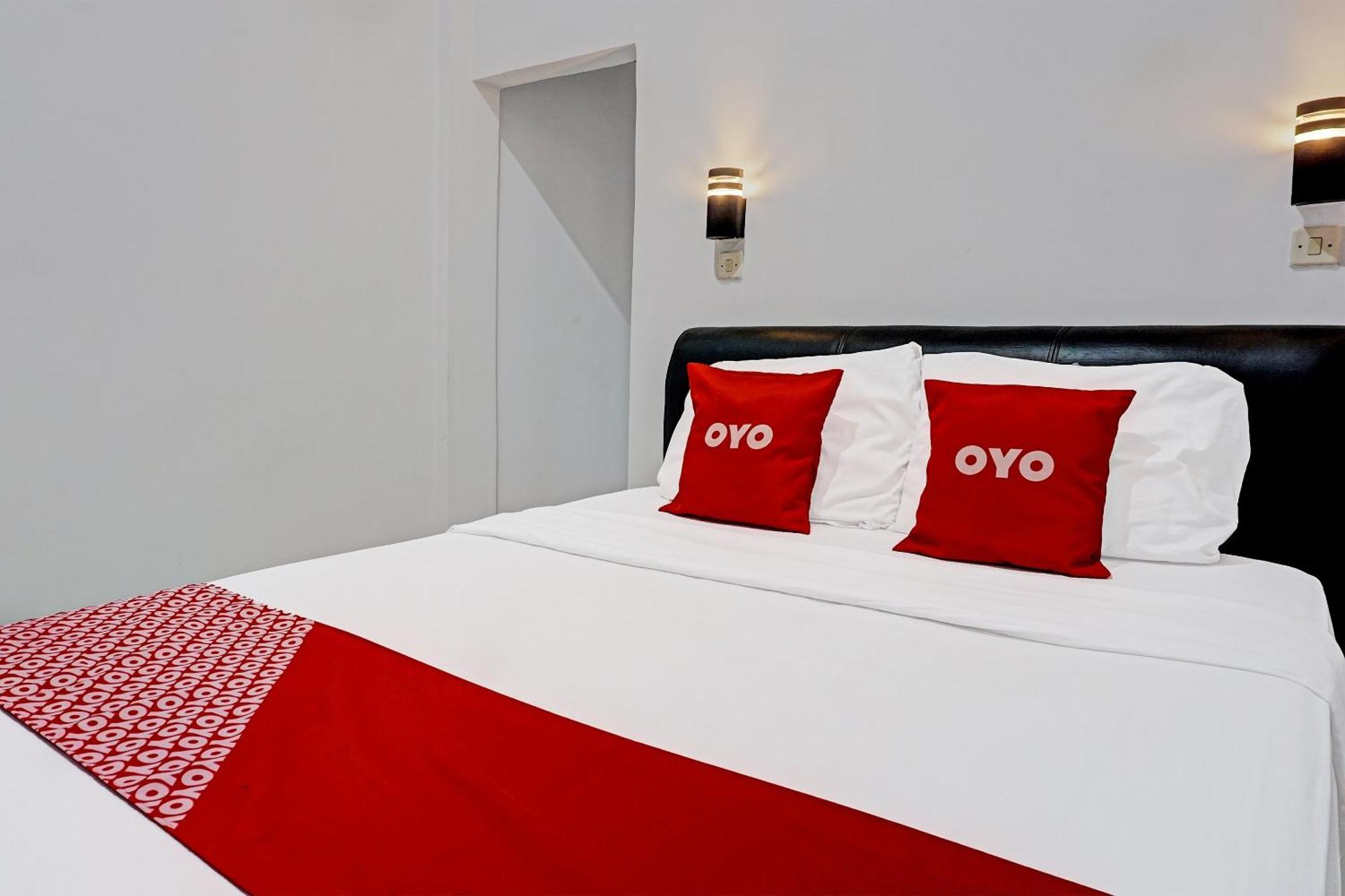 Oyo 91599 Penginapan Mutiara Madiun Ngoại thất bức ảnh