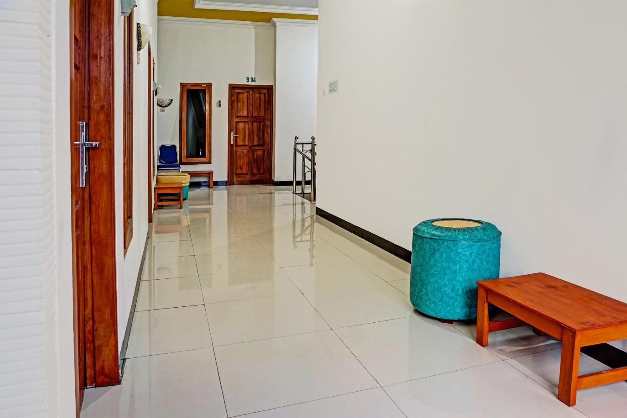 Oyo 91599 Penginapan Mutiara Madiun Ngoại thất bức ảnh
